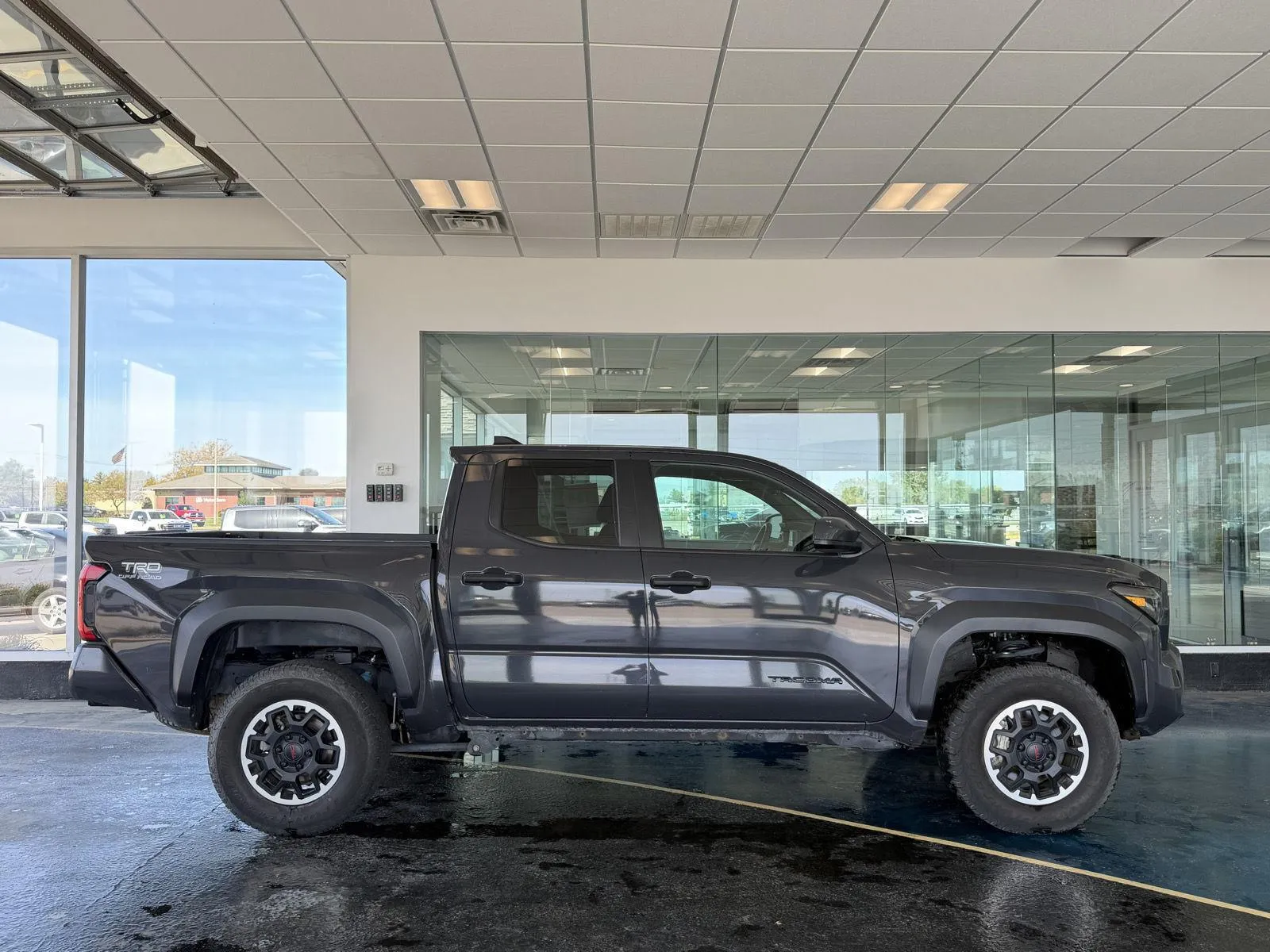 2024 TOYOTA TACOMA DOUBLE C photo 8