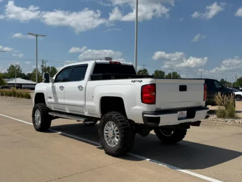 More photos of 2015 Chevrolet Silverado 2500HD Built After Aug 14 High Country at Pat Clemons Inc., IA