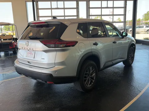 More photos of 2024 Nissan Rogue S at Pat Clemons Inc., IA