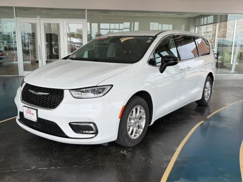 White 2024 Chrysler Pacifica Touring L for sale in Boone, IA