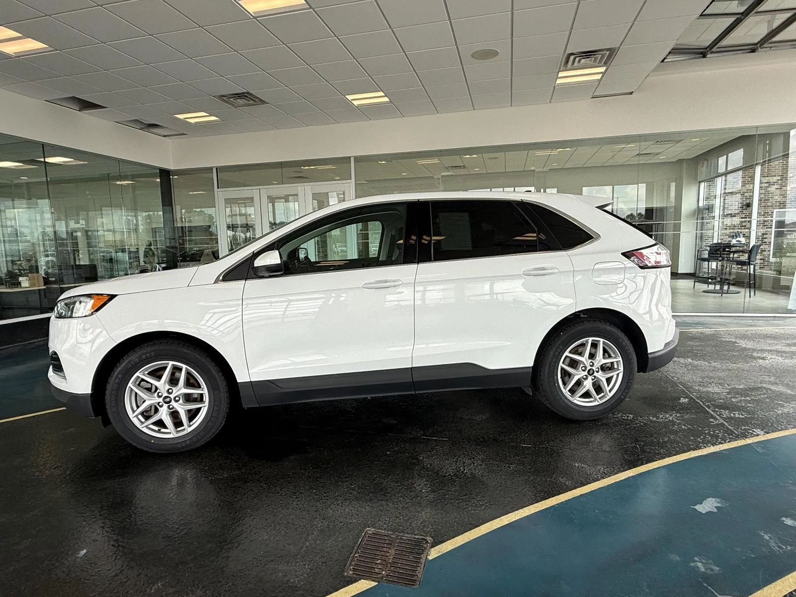 Ford Edge photo 2
