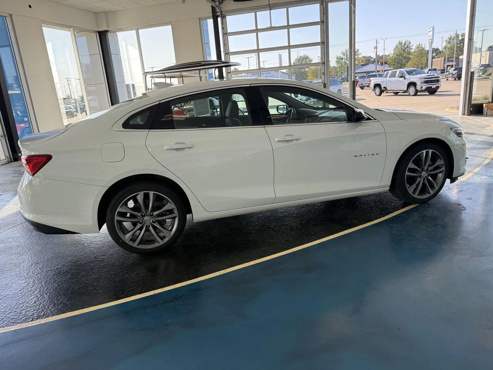 2025 Chevrolet Malibu LT photo 6