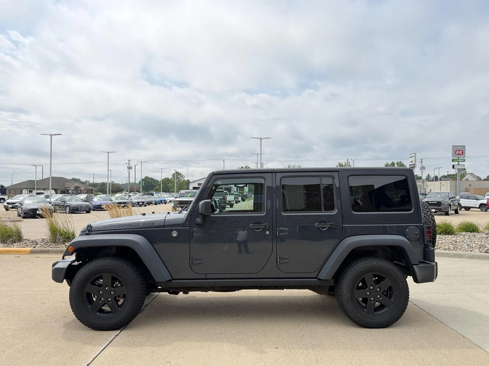 Jeep Wrangler photo 2