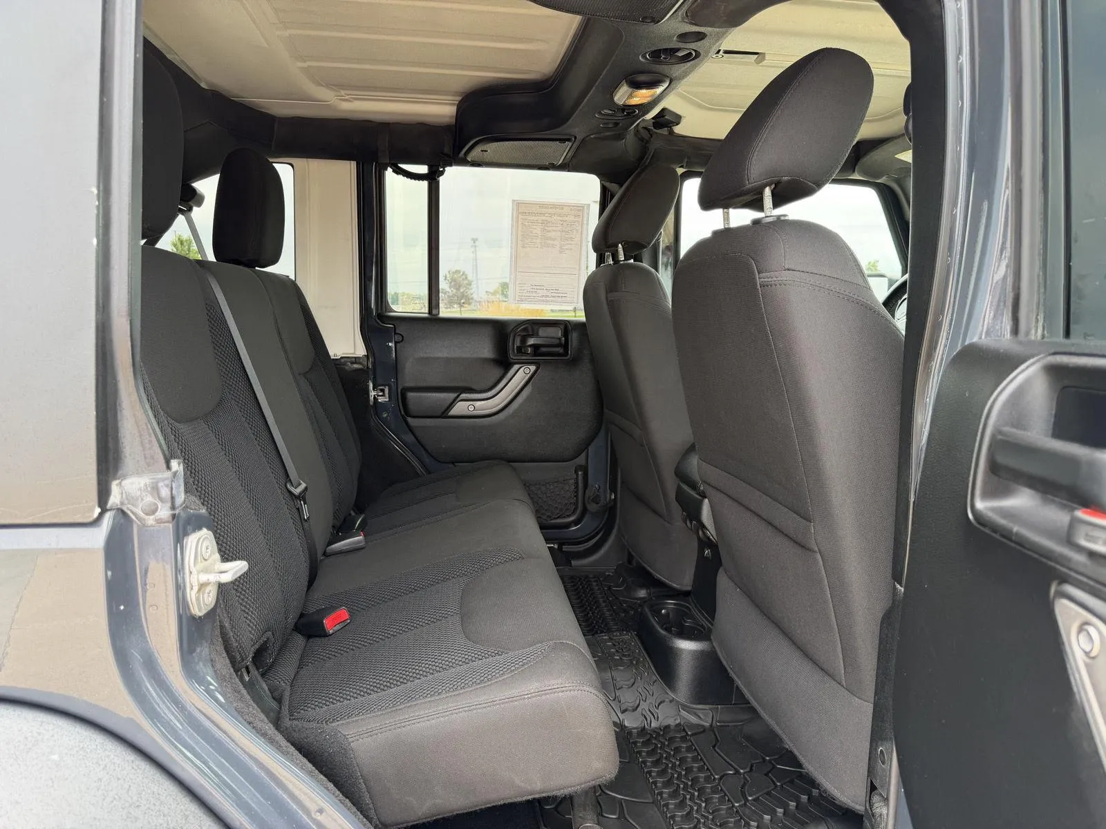 Jeep Wrangler photo 13