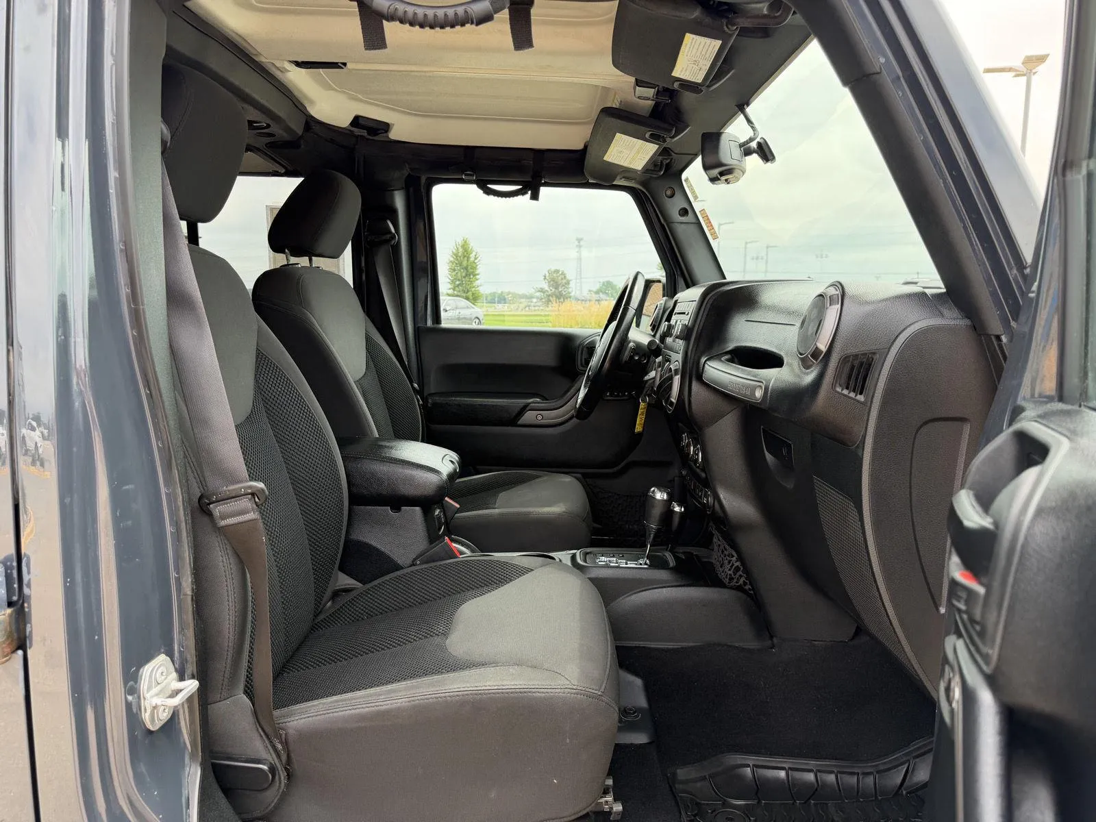 Jeep Wrangler photo 12