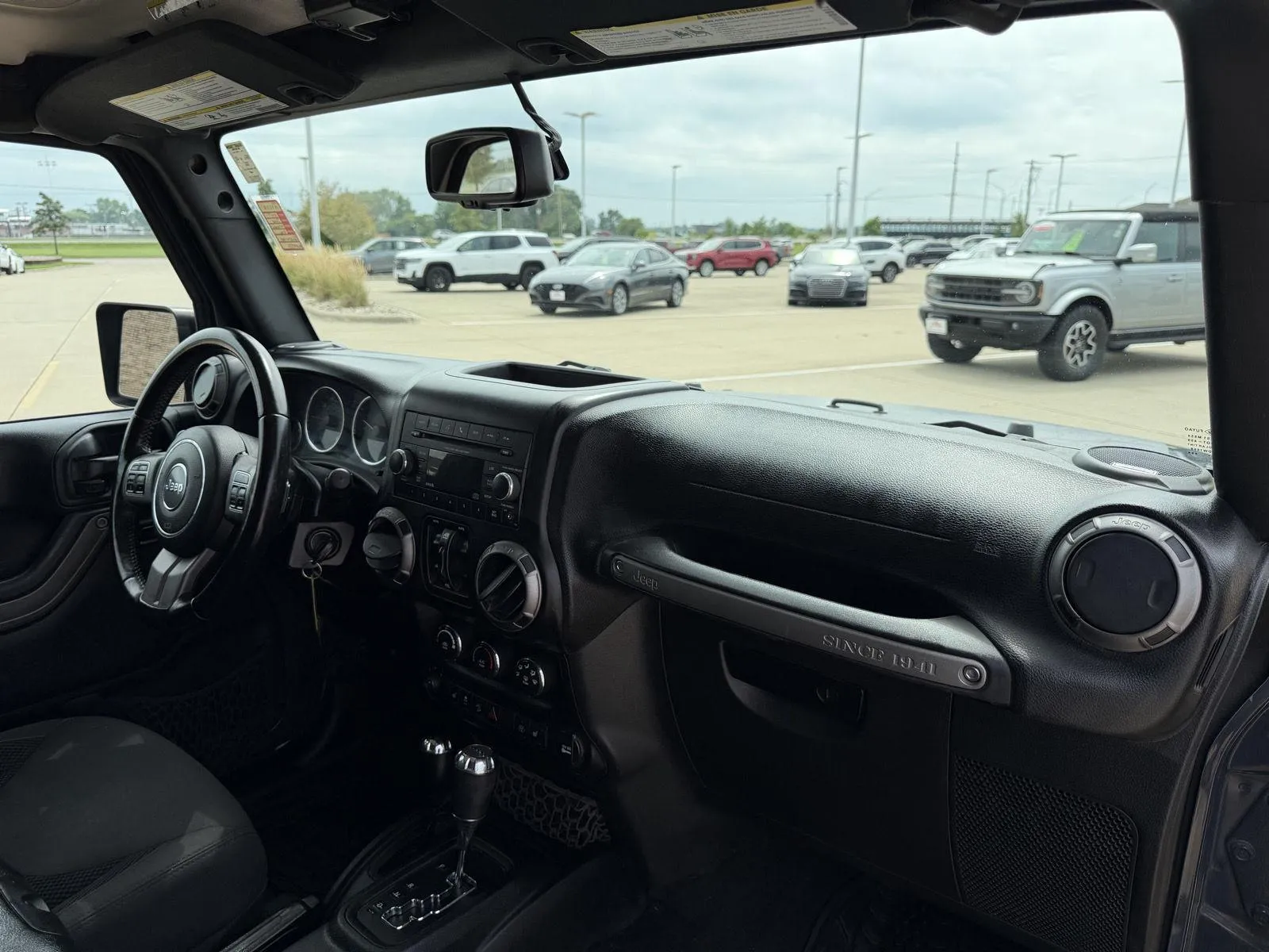 Jeep Wrangler photo 16