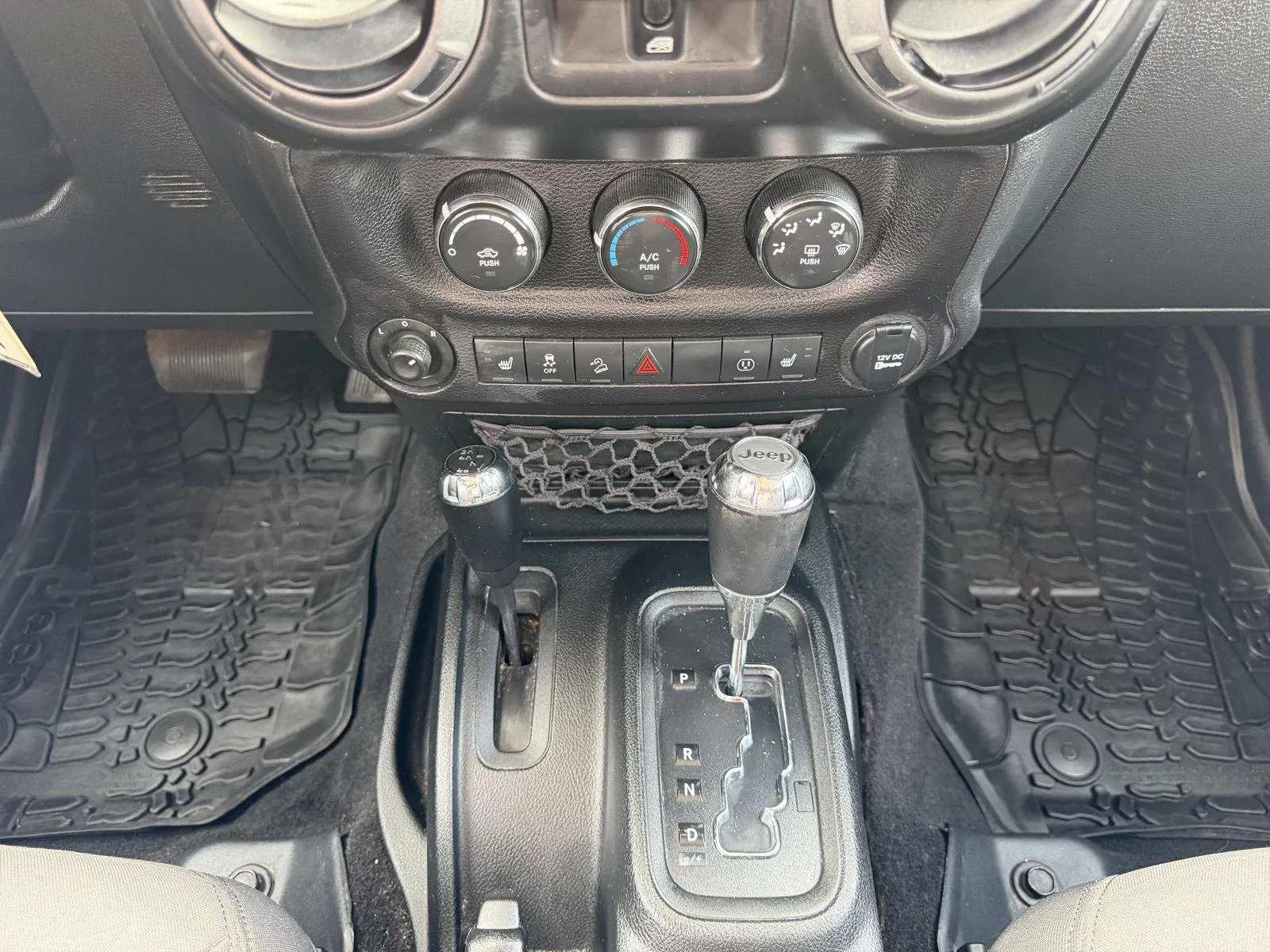 Jeep Wrangler photo 18