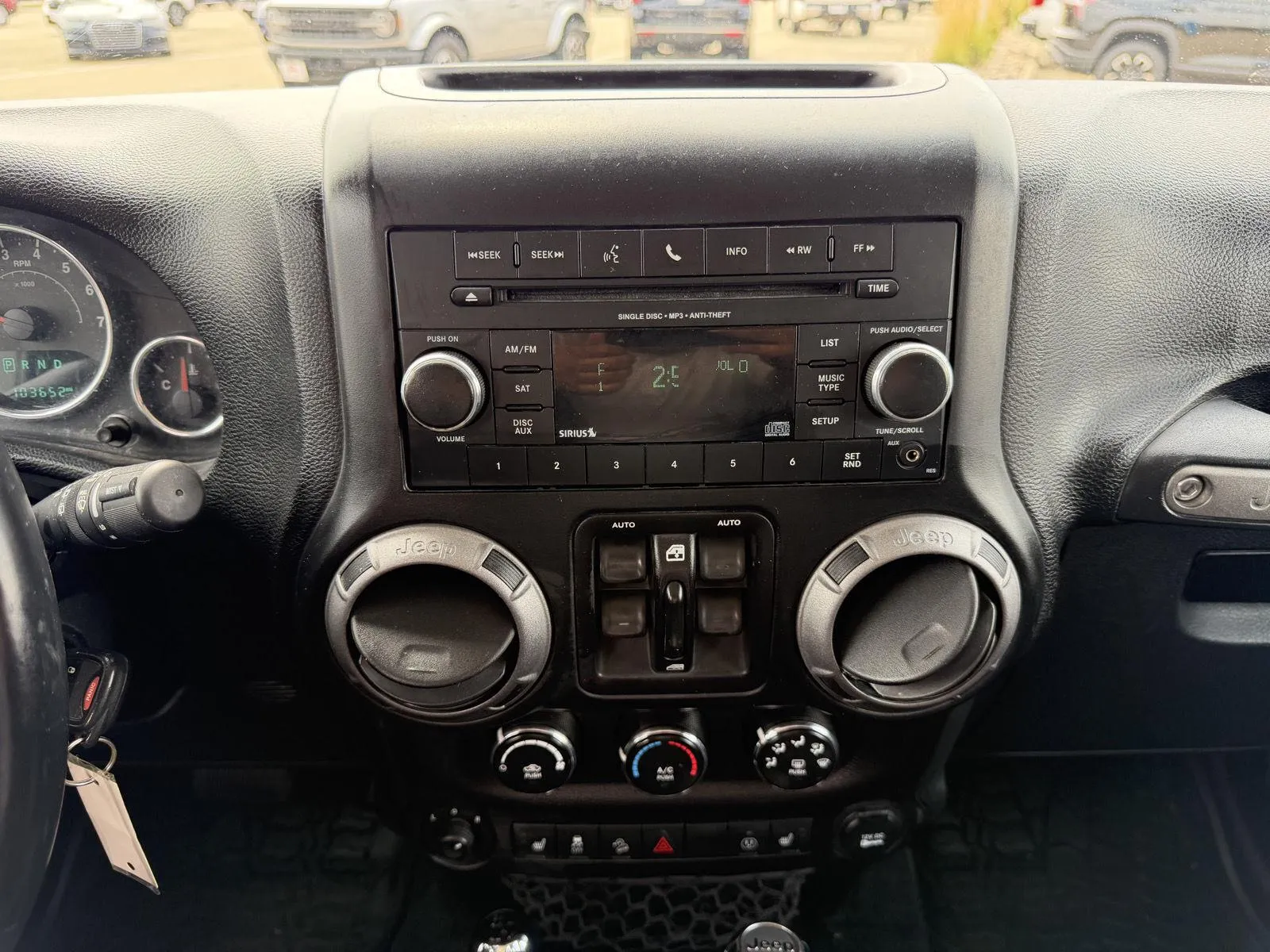 Jeep Wrangler photo 19