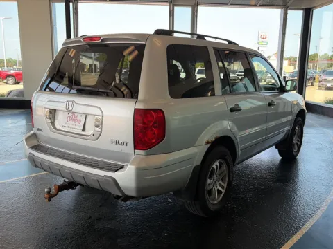 More photos of 2005 Honda Pilot EX at Pat Clemons Inc., IA