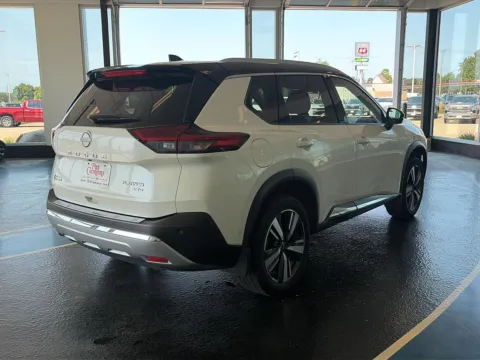 More photos of 2022 Nissan Rogue Platinum at Pat Clemons Inc., IA