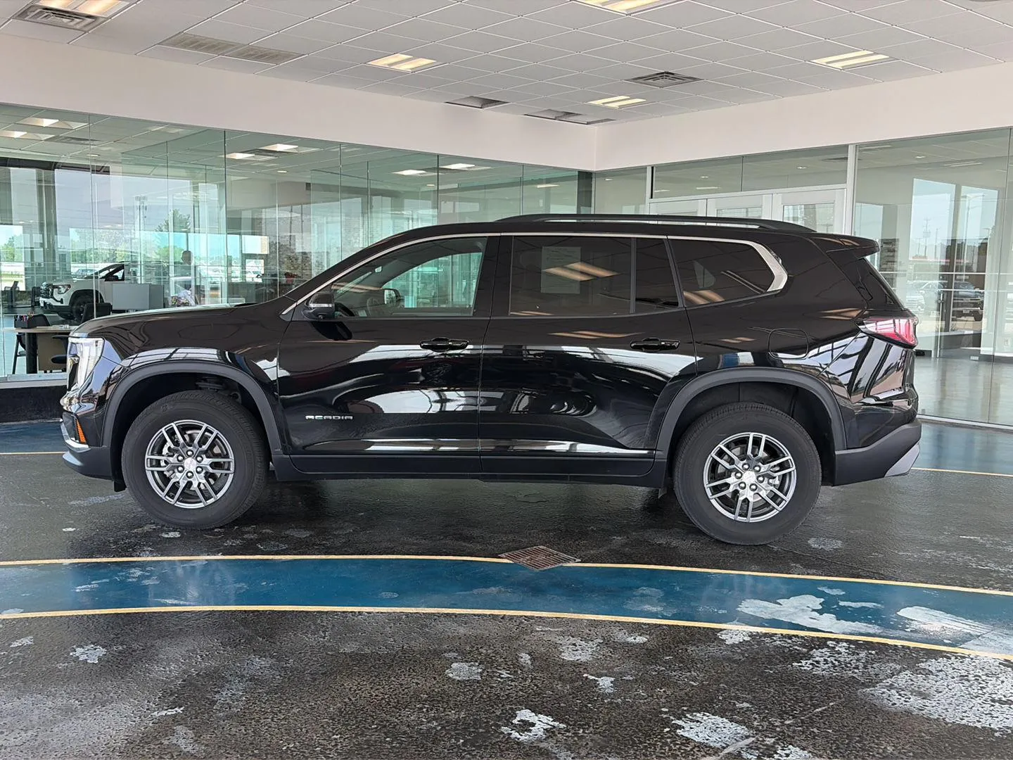 GMC Acadia photo 2