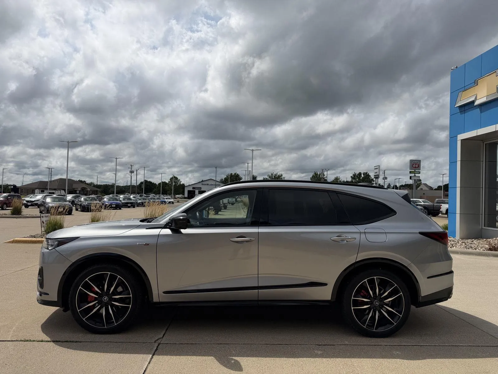 Acura MDX photo 2