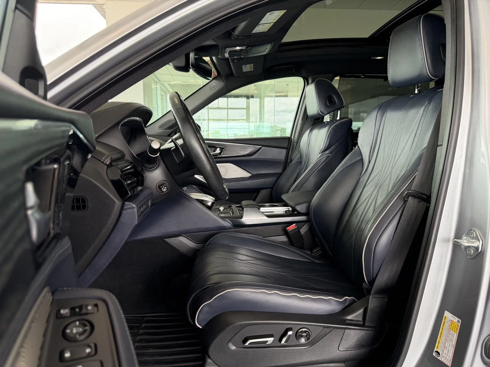 Acura MDX photo 11