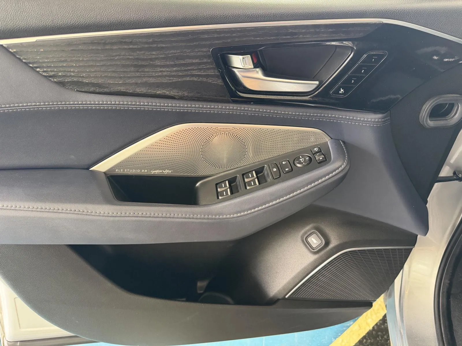 Acura MDX photo 20