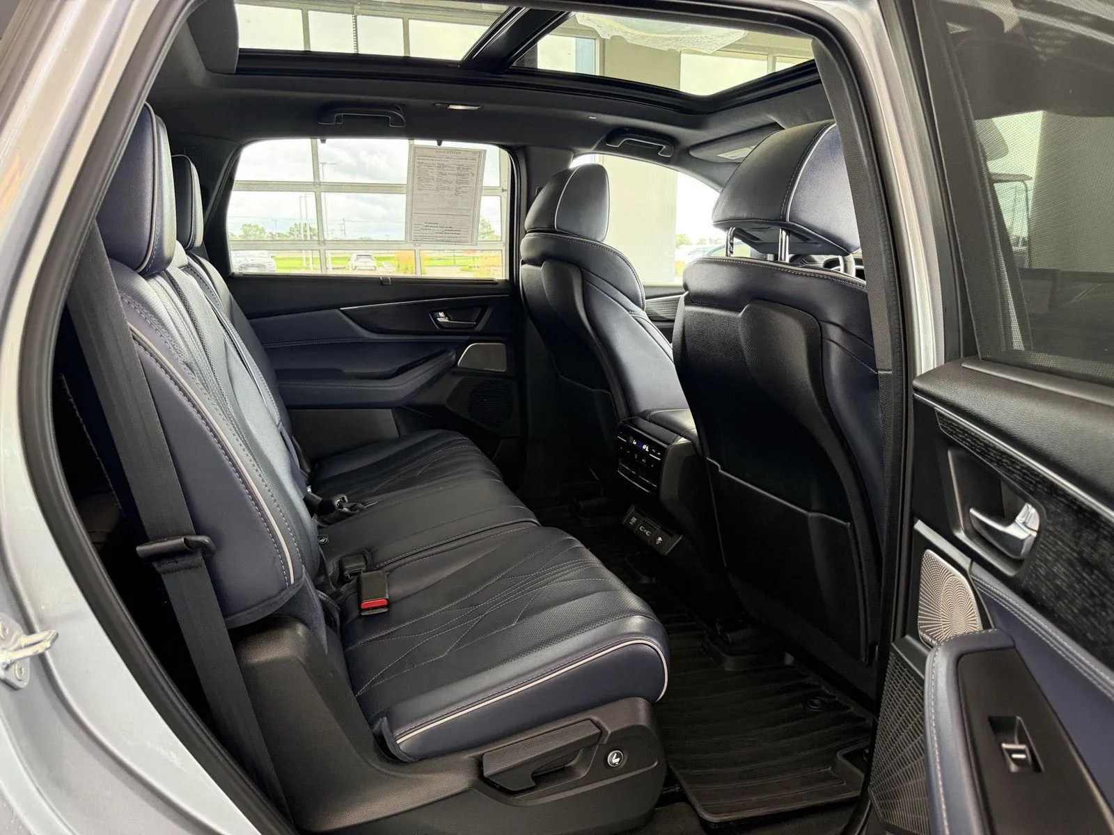 Acura MDX photo 24