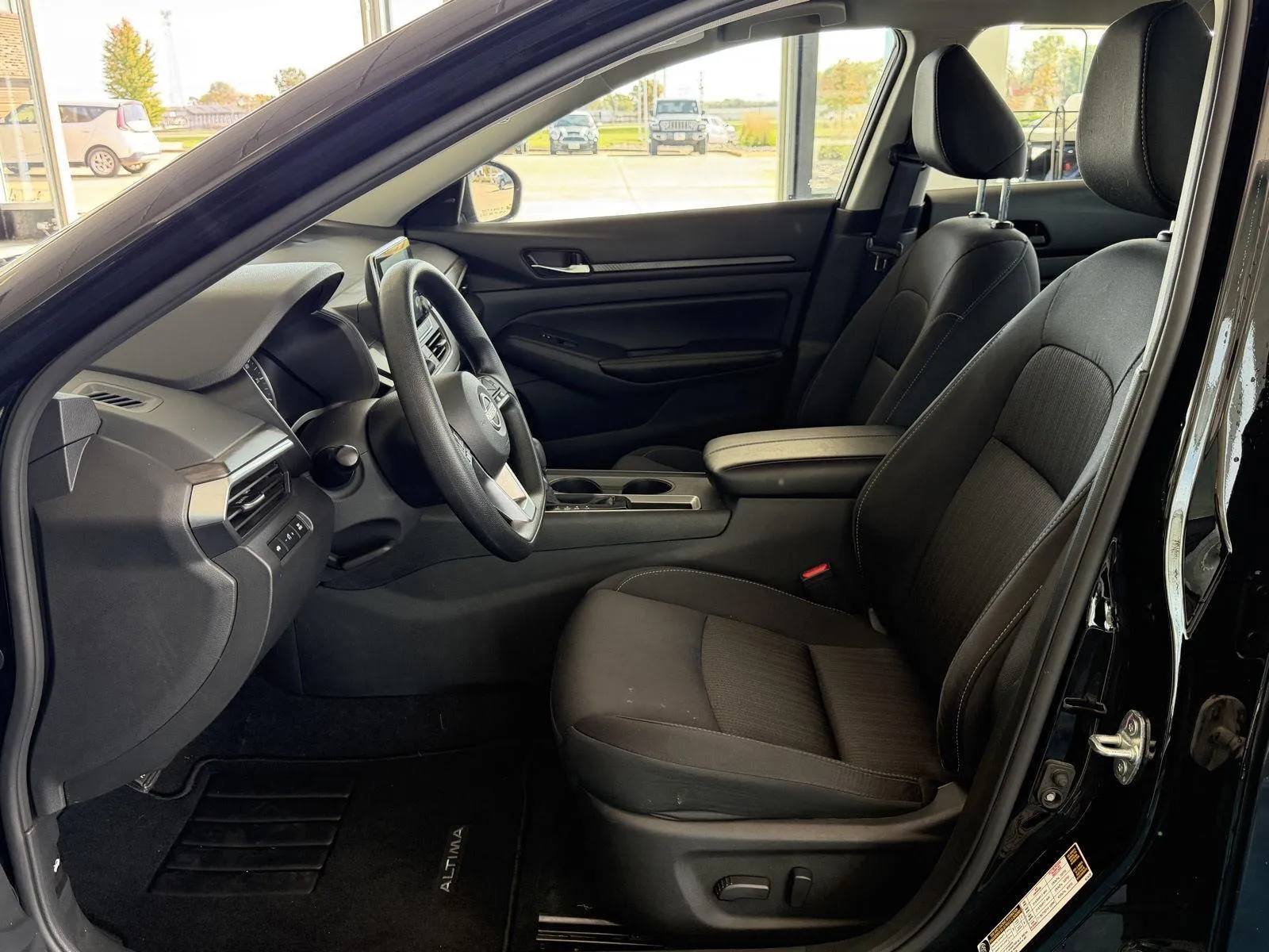 2025 Nissan Altima SV photo 9