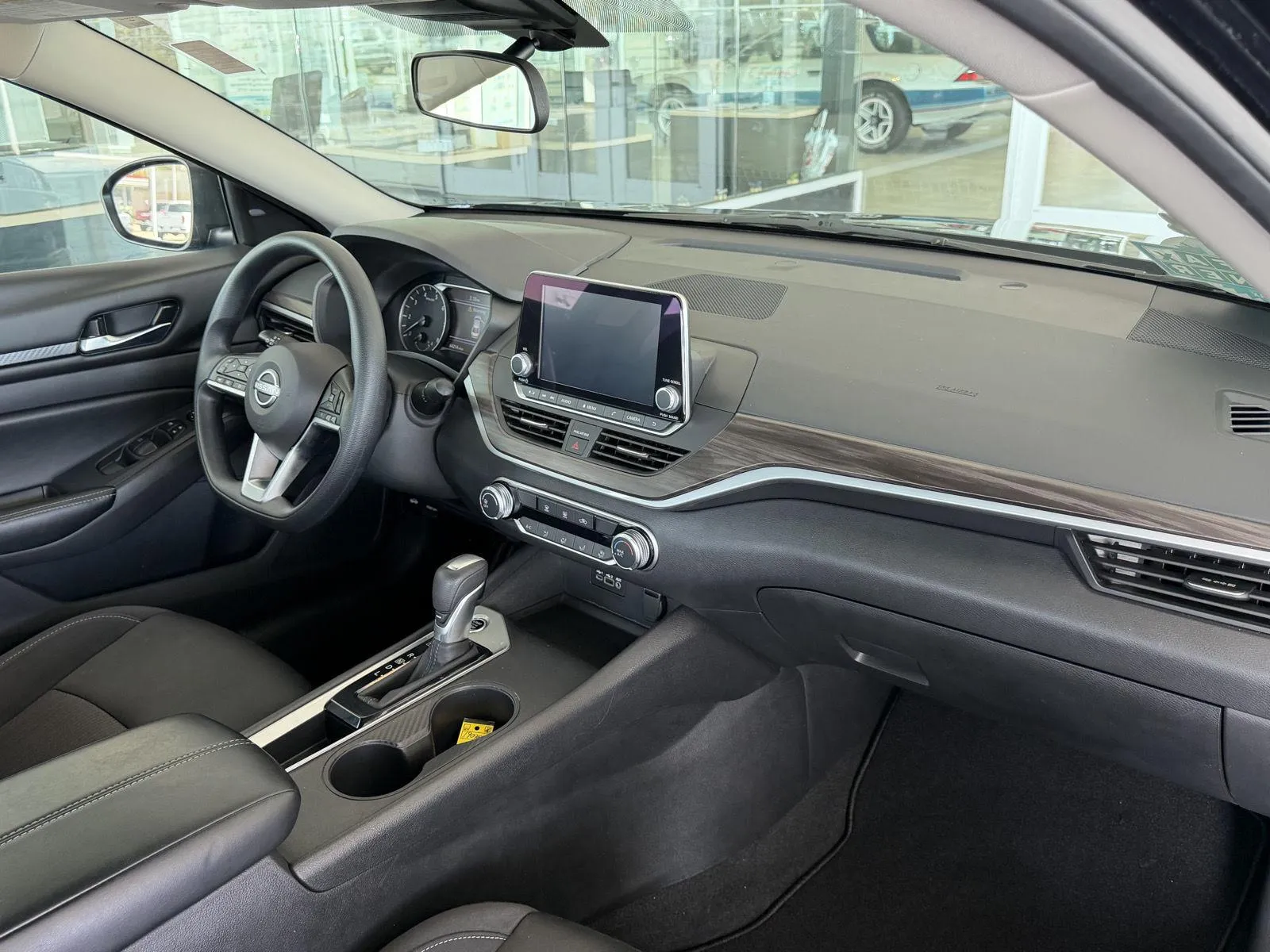 2025 Nissan Altima SV photo 12