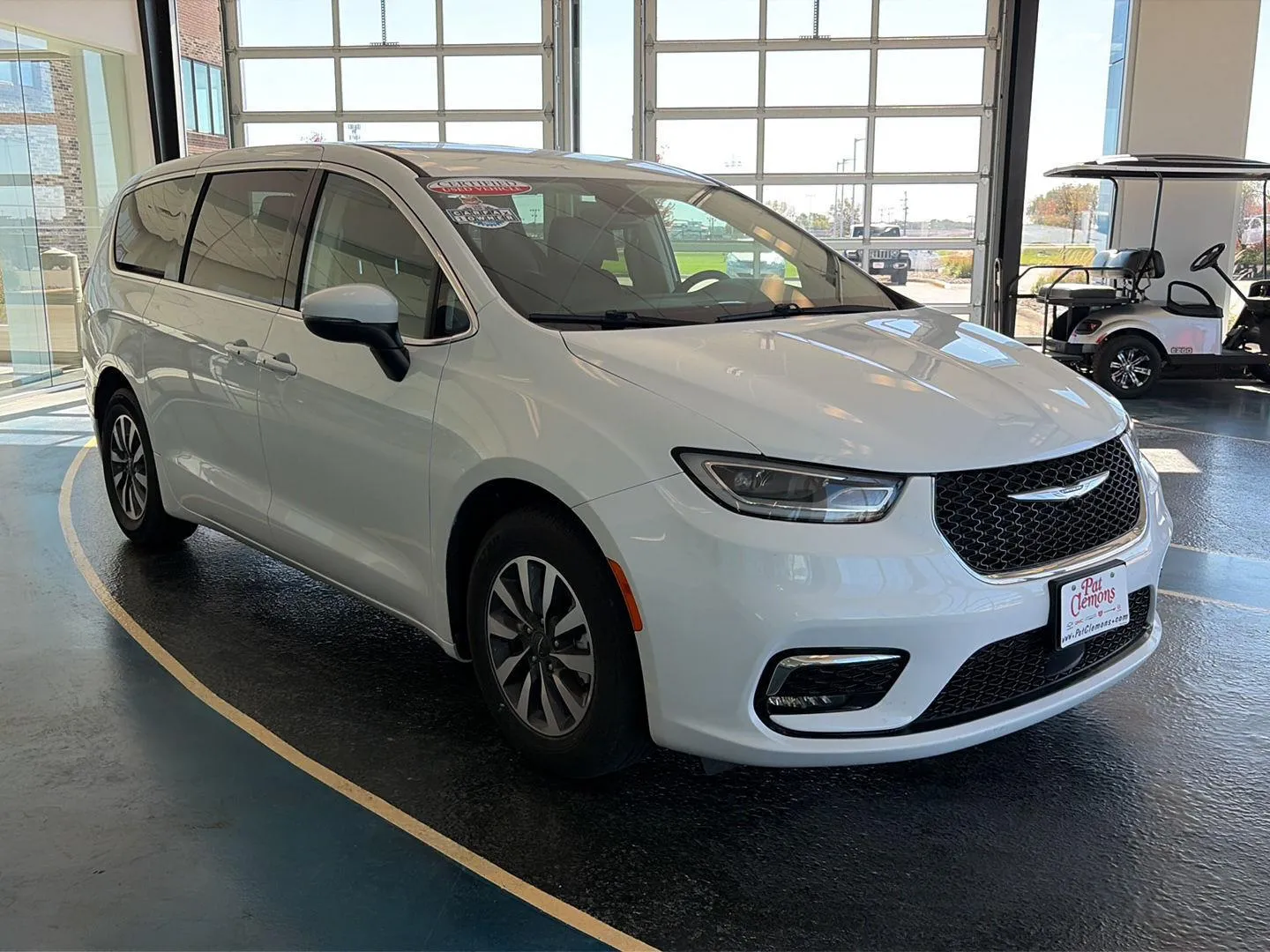 2023 Chrysler Pacifica Hybrid Touring L photo 7