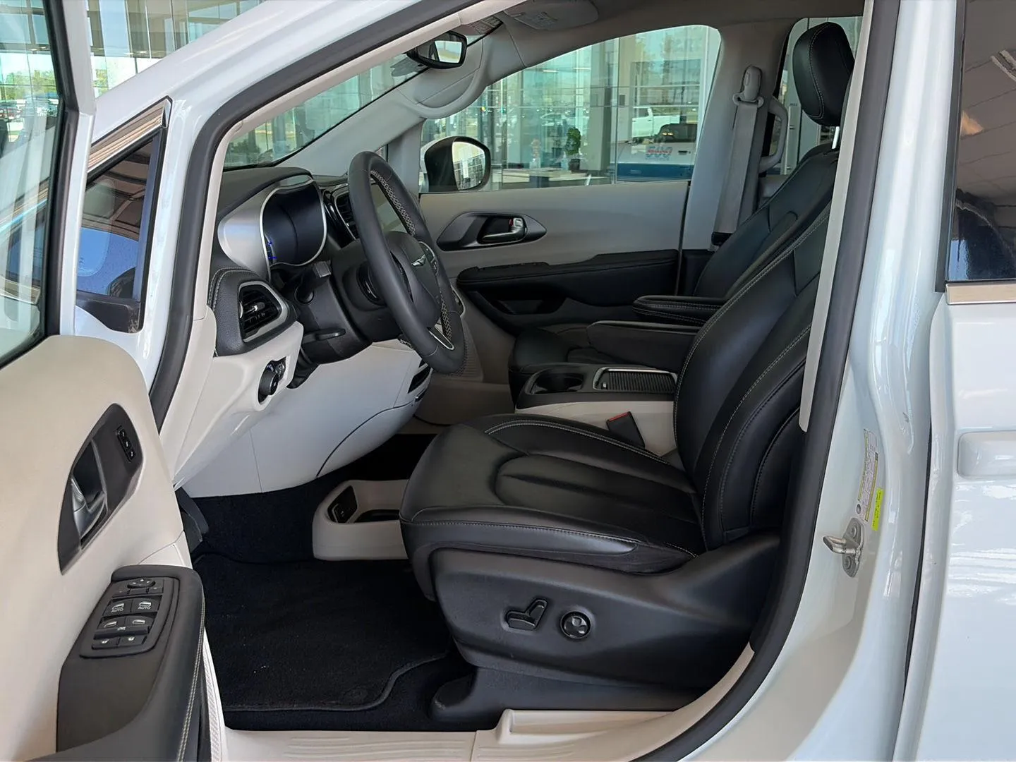 2023 Chrysler Pacifica Hybrid Touring L photo 9
