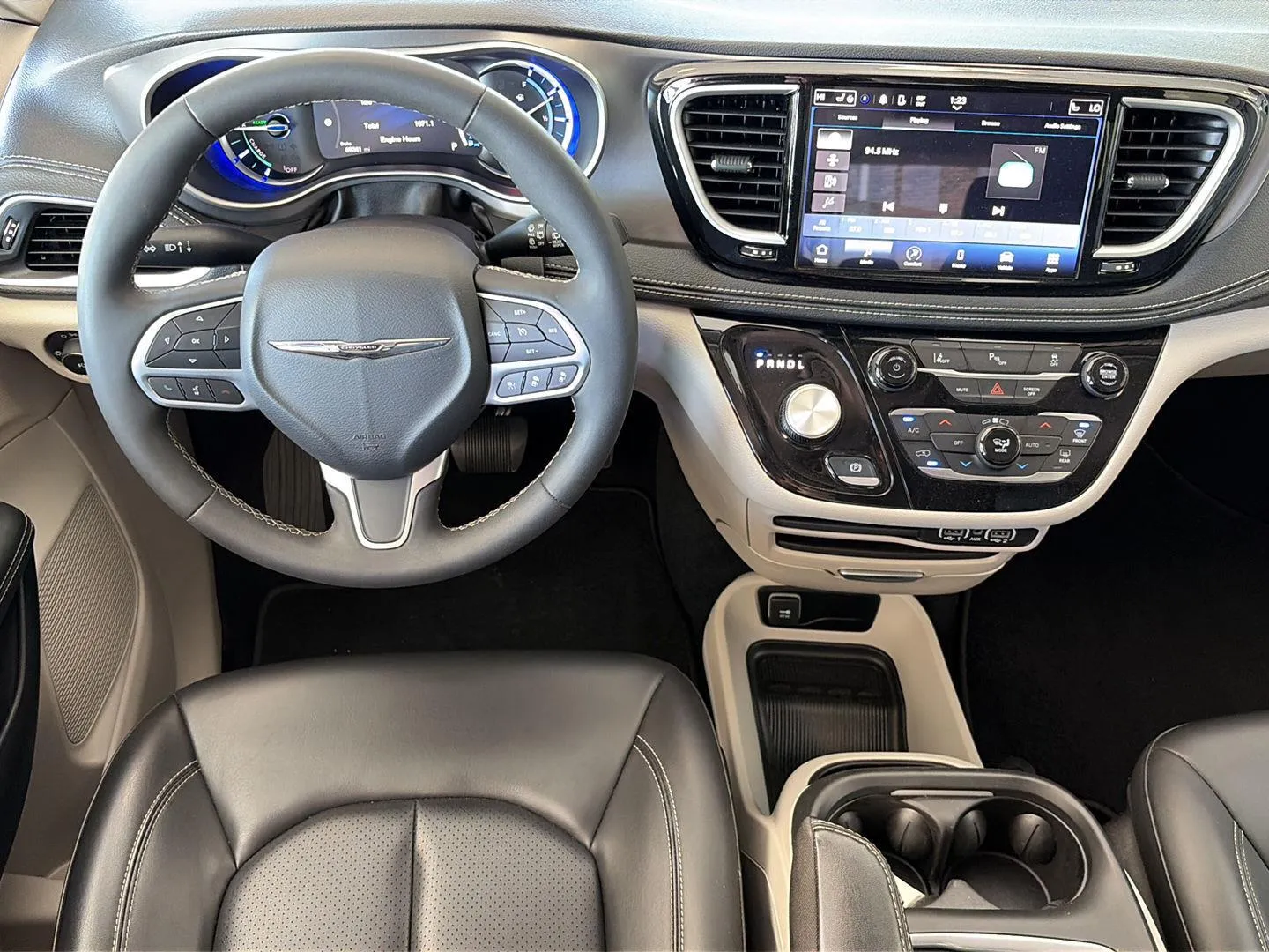 2023 Chrysler Pacifica Hybrid Touring L photo 12