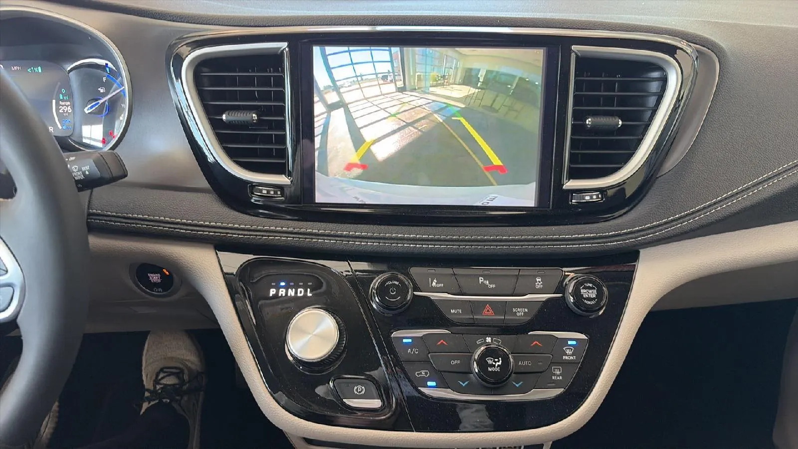 2023 Chrysler Pacifica Hybrid Touring L photo 13