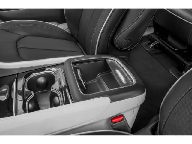 Chrysler Pacifica photo 9