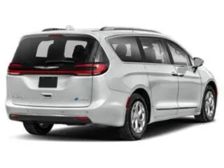Chrysler Pacifica photo 12