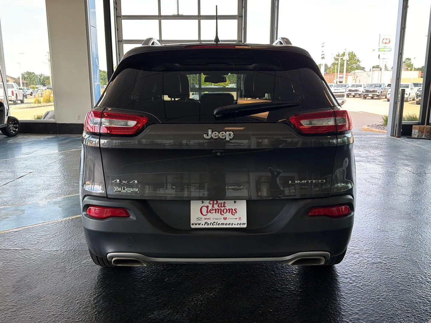 Jeep Cherokee photo 5