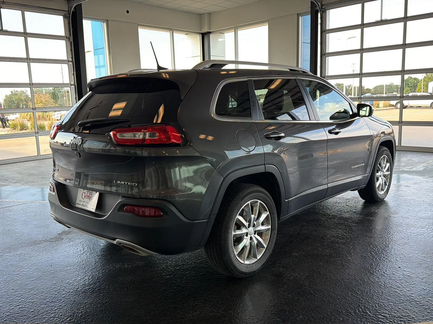 Jeep Cherokee photo 6