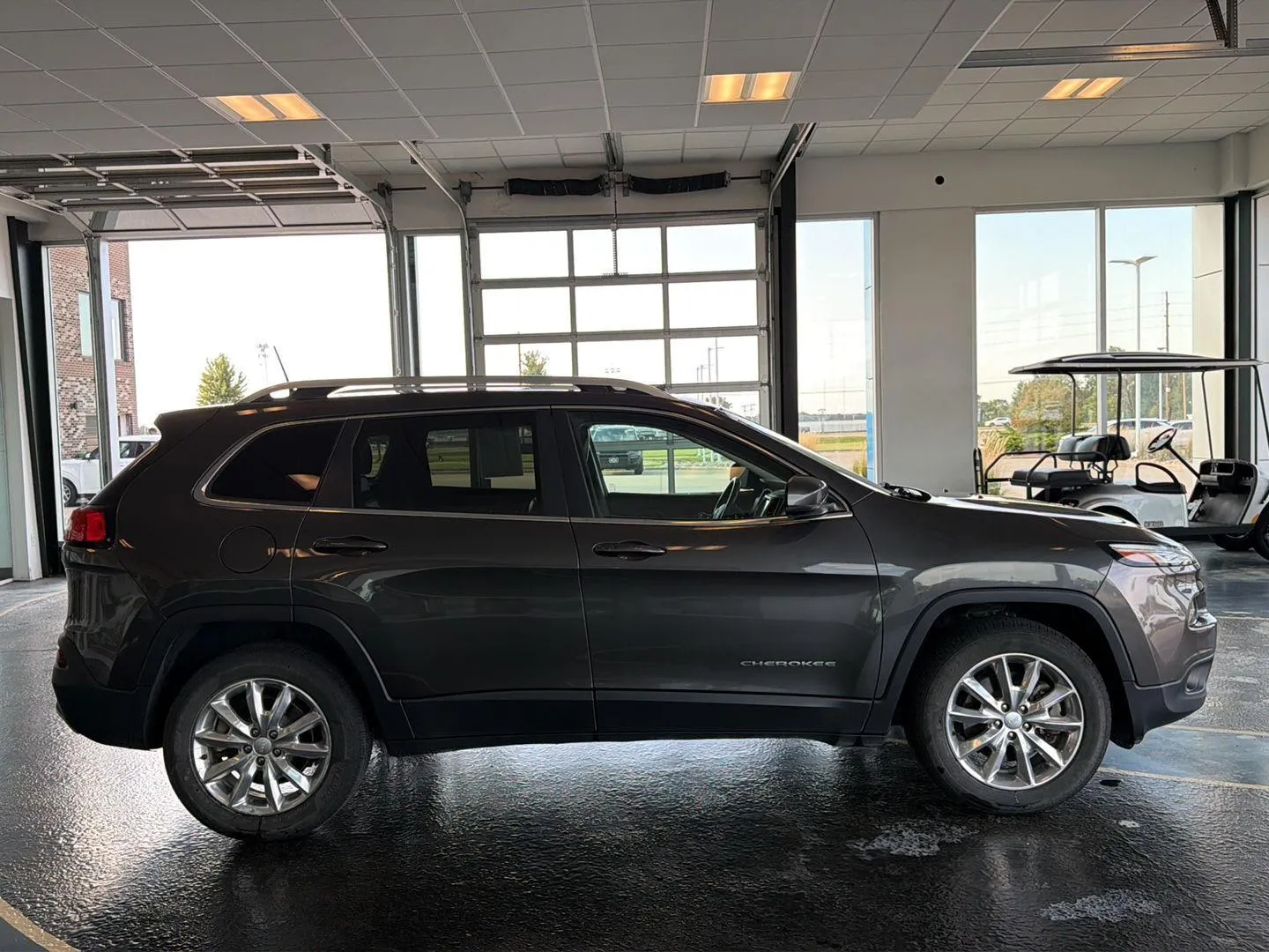 Jeep Cherokee photo 8