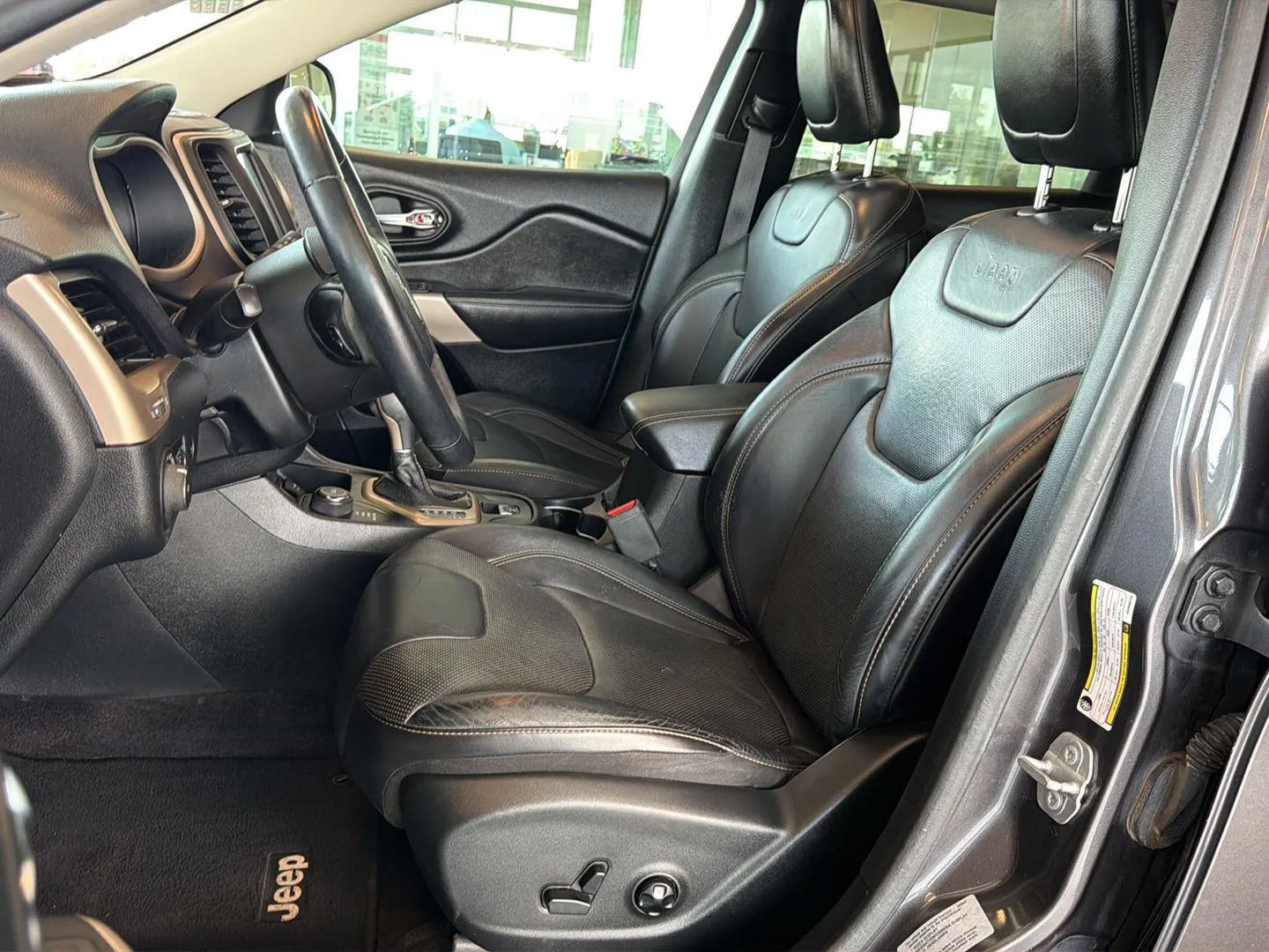 Jeep Cherokee photo 13