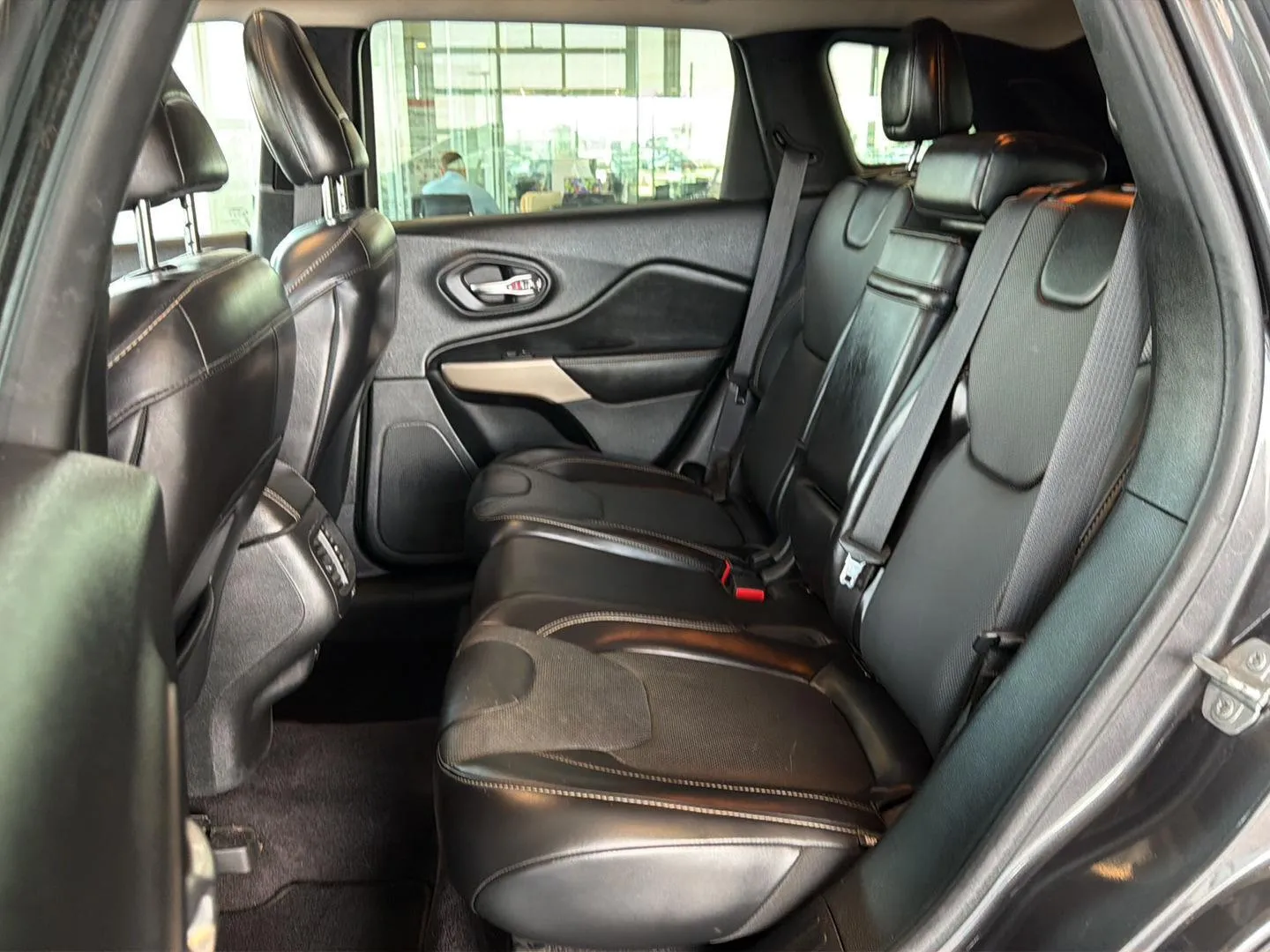 Jeep Cherokee photo 14