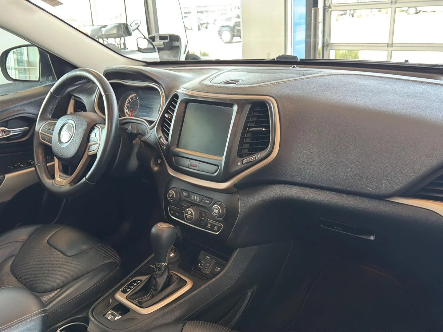 Jeep Cherokee photo 20