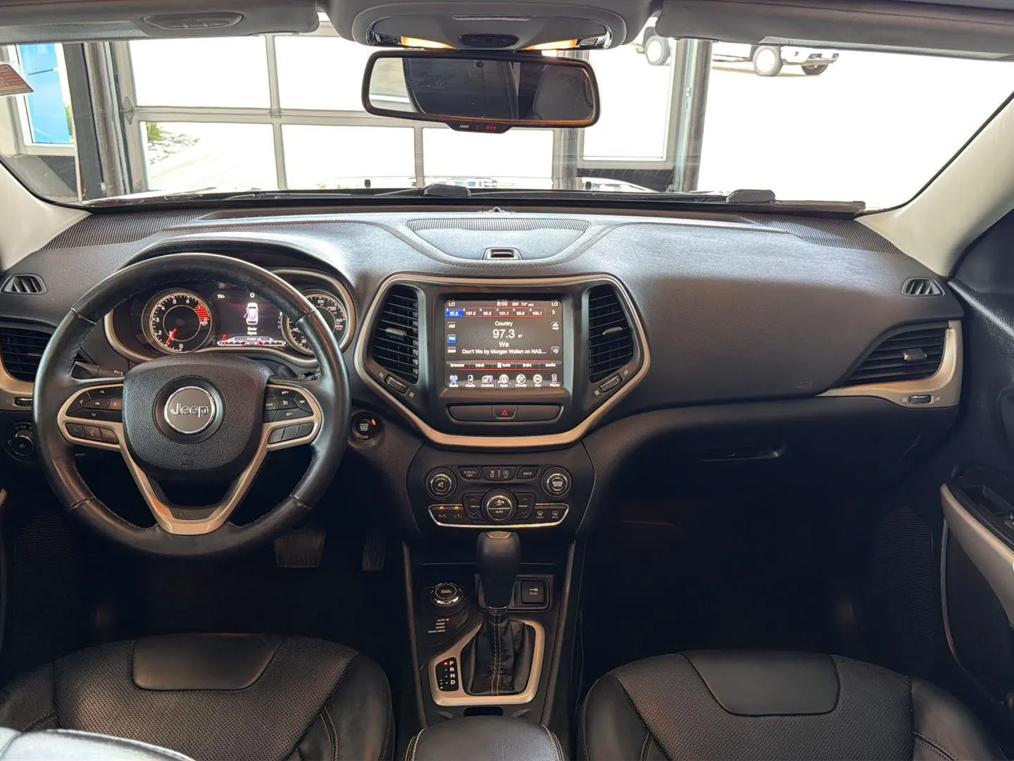 Jeep Cherokee photo 26