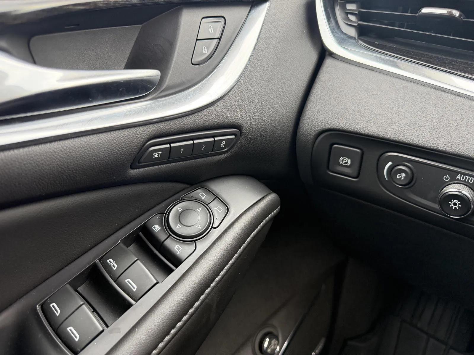 Buick Enclave photo 26