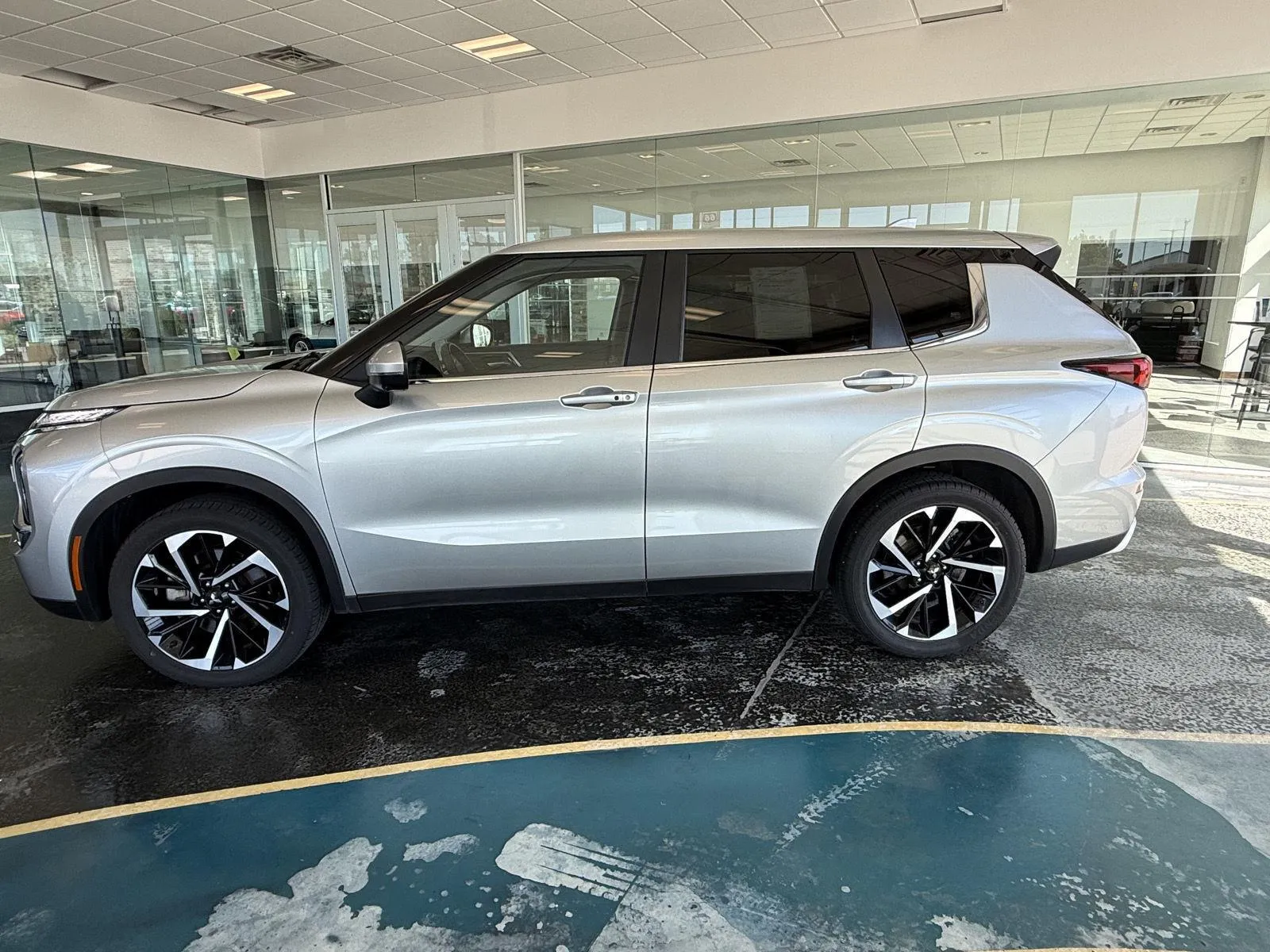 Mitsubishi Outlander photo 2