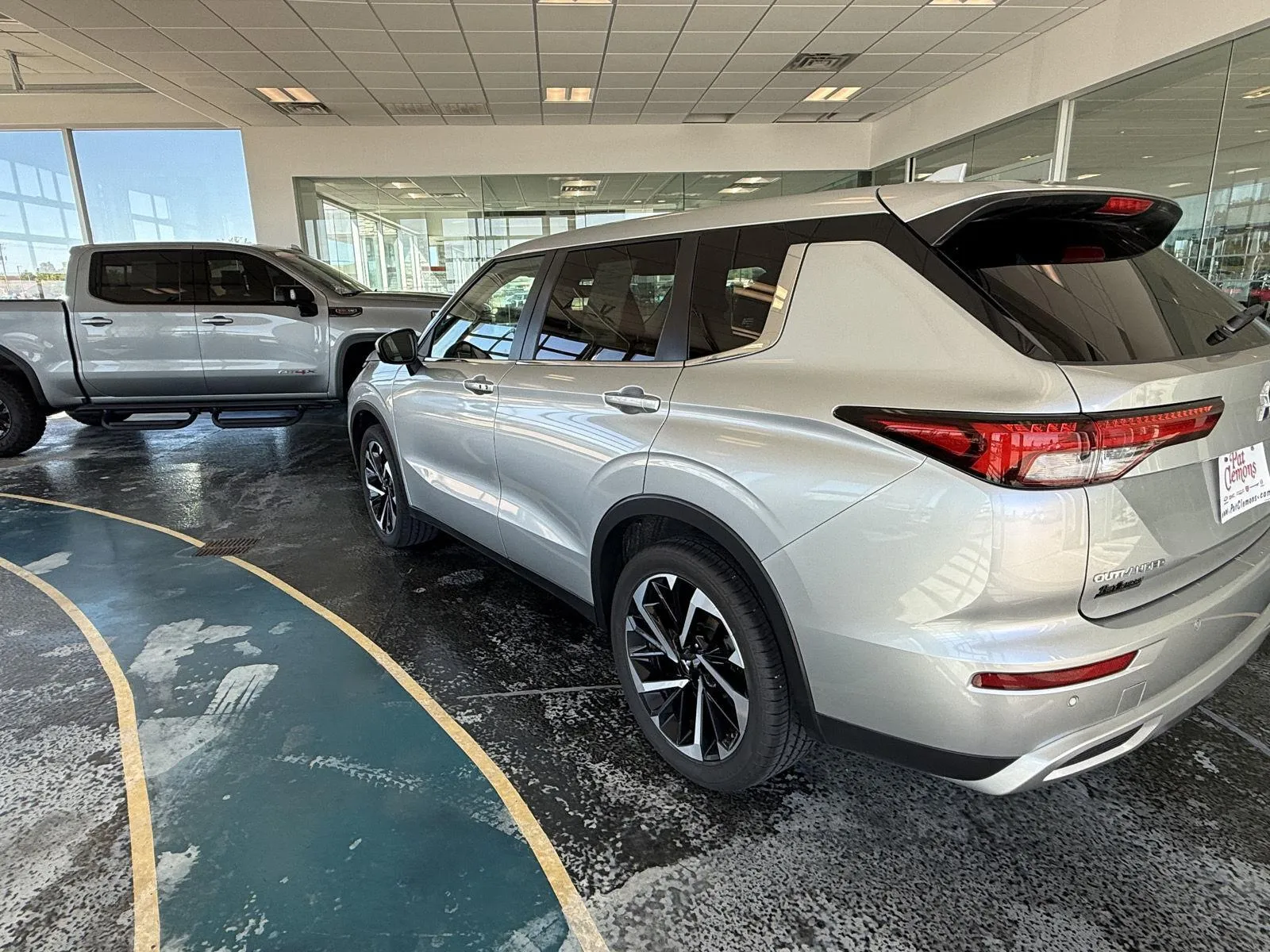 Mitsubishi Outlander photo 3