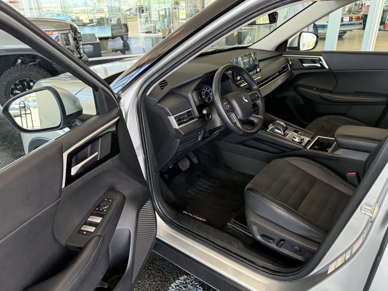 Mitsubishi Outlander photo 8