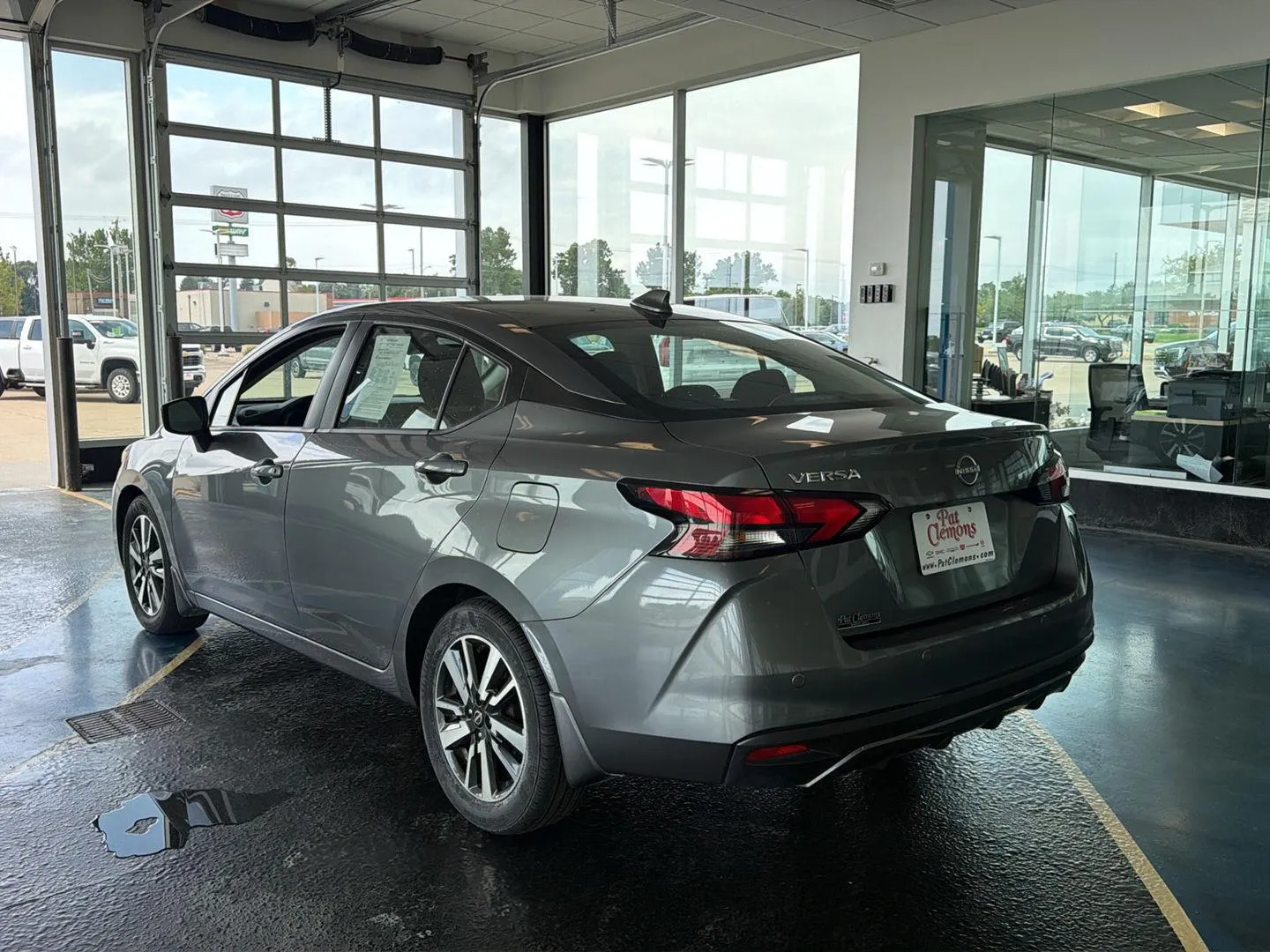 Nissan Versa photo 3
