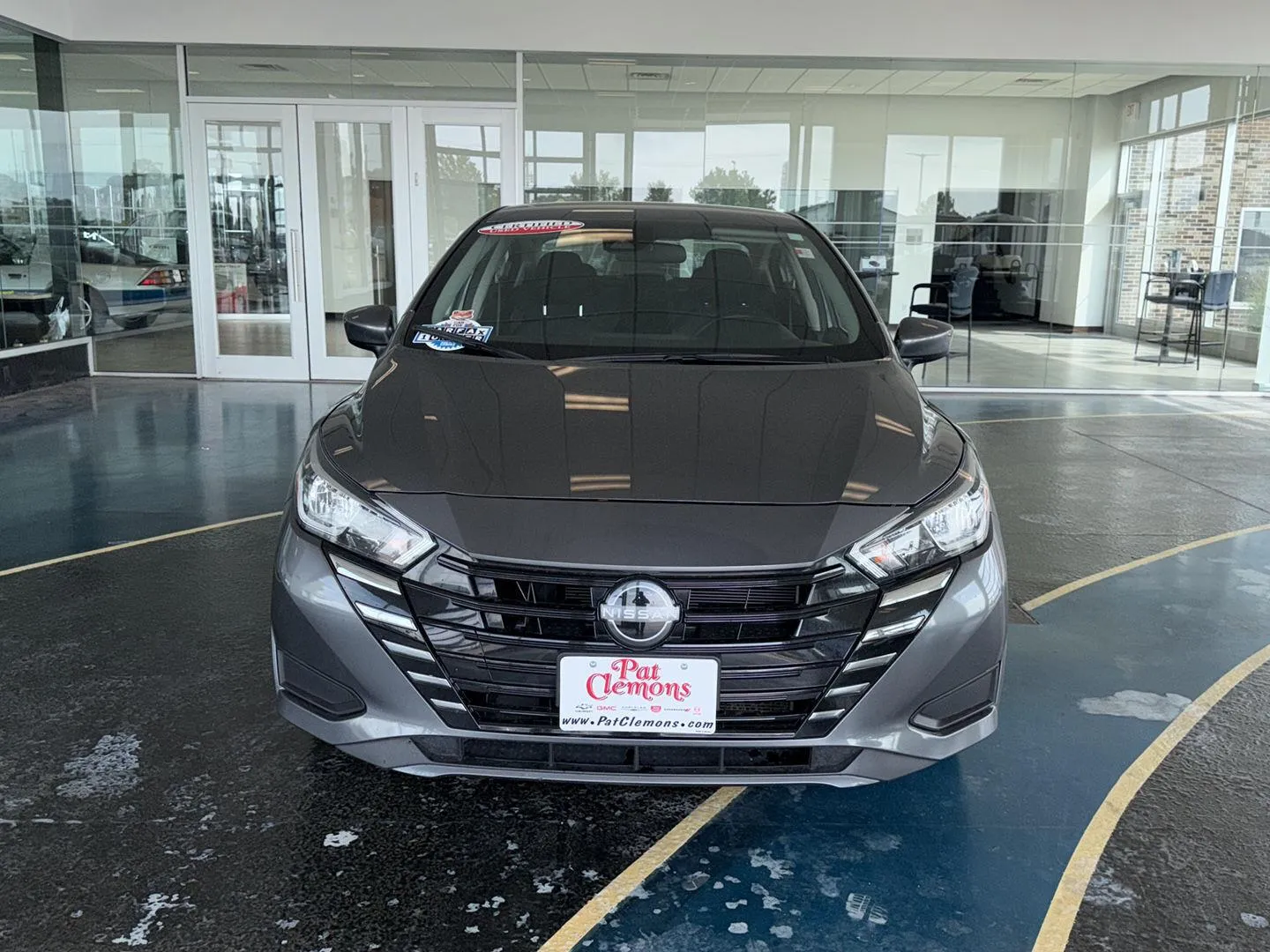 Nissan Versa photo 8