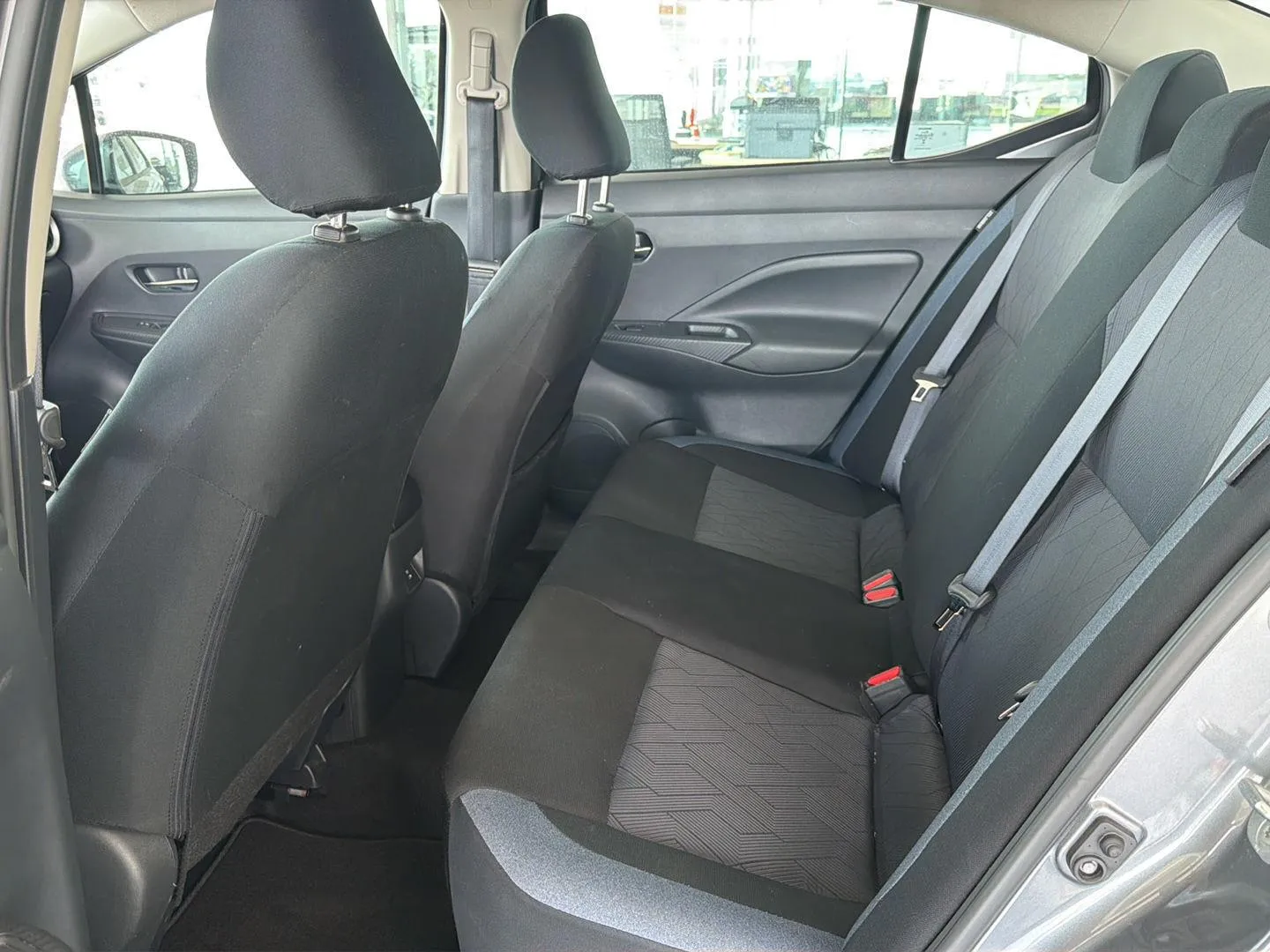 Nissan Versa photo 10