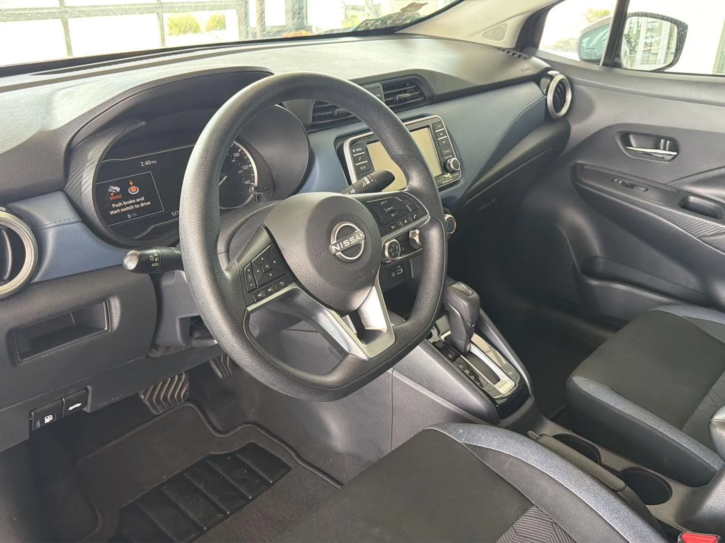Nissan Versa photo 11