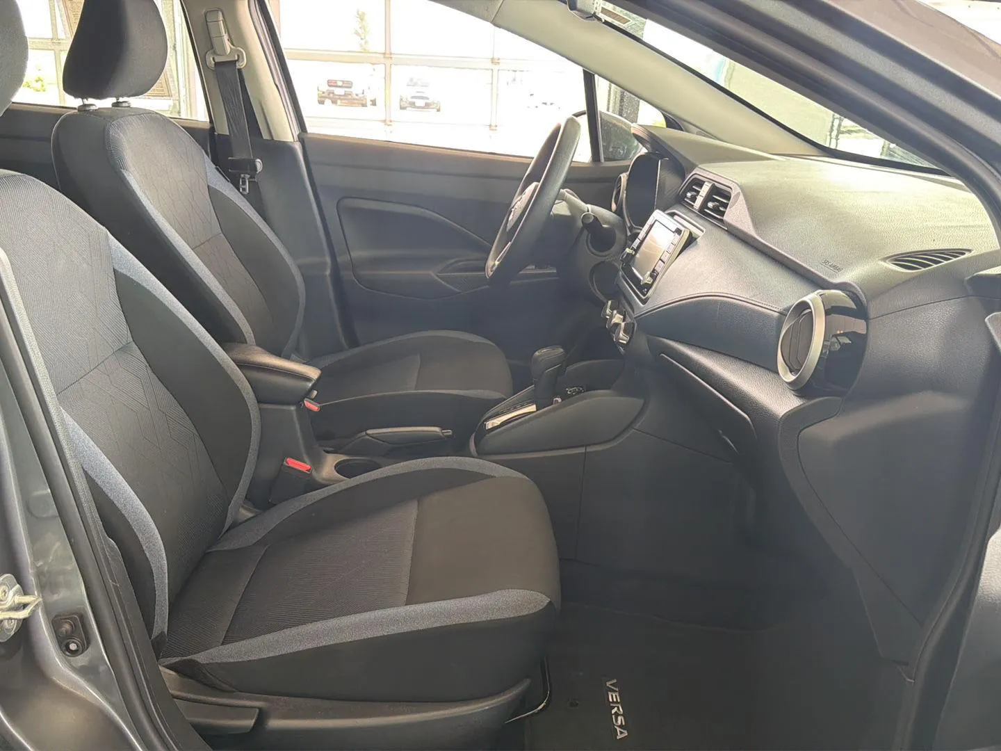 Nissan Versa photo 13
