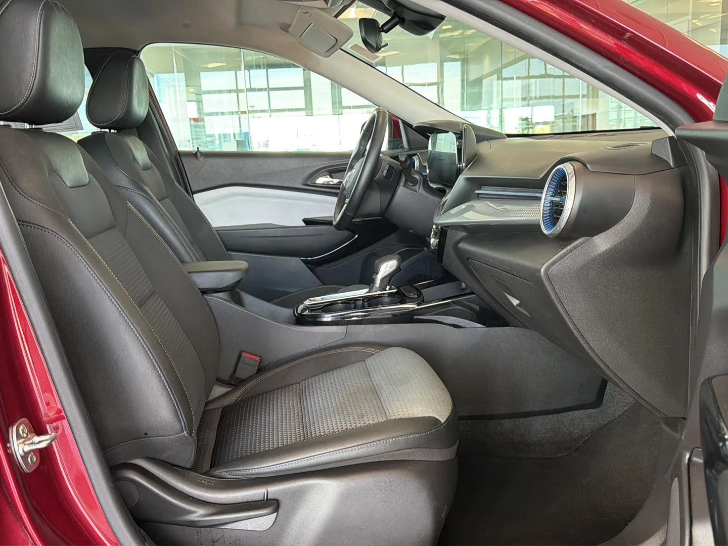 2025 Chevrolet Trax LT photo 10