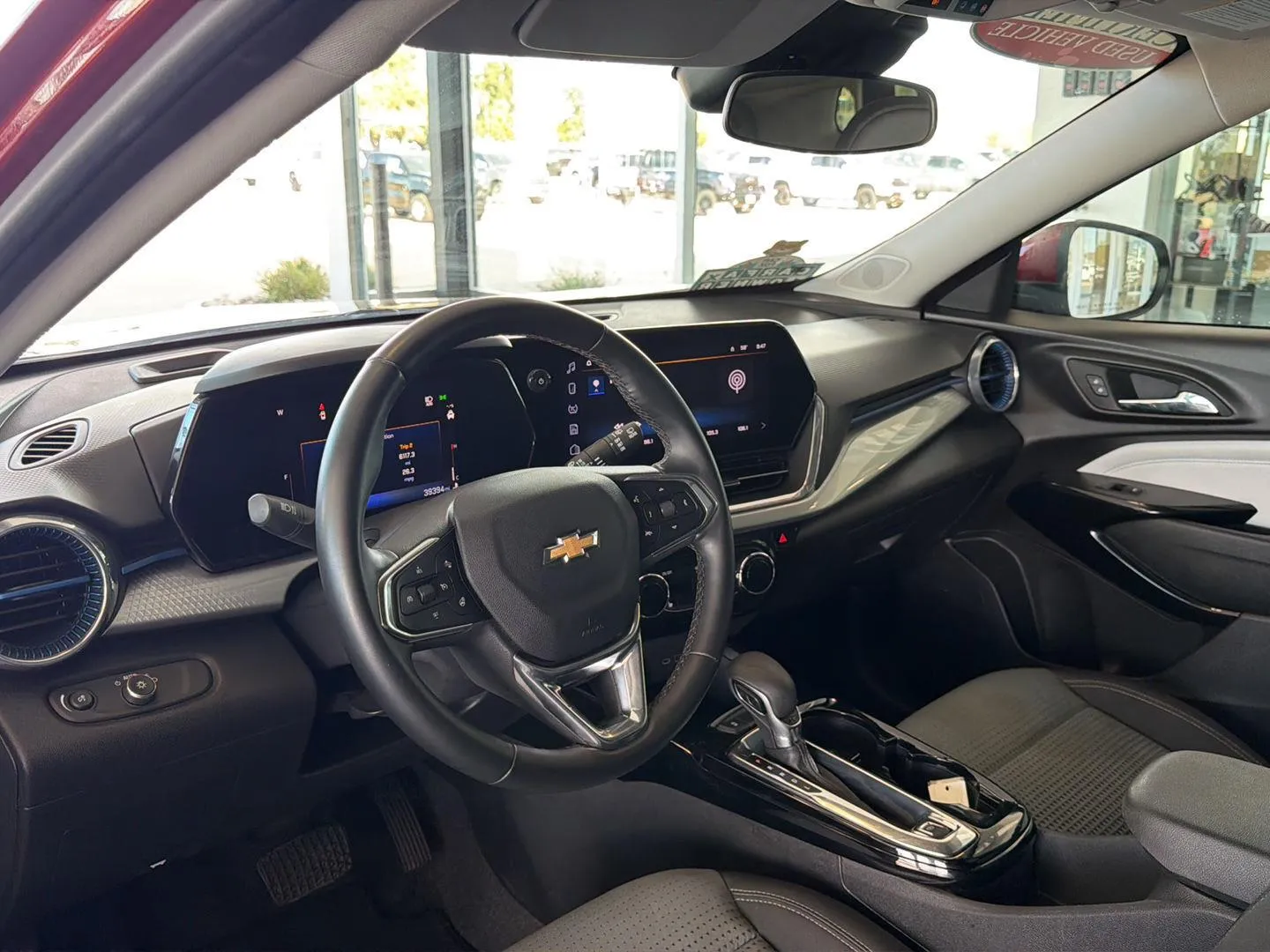2025 Chevrolet Trax LT photo 13