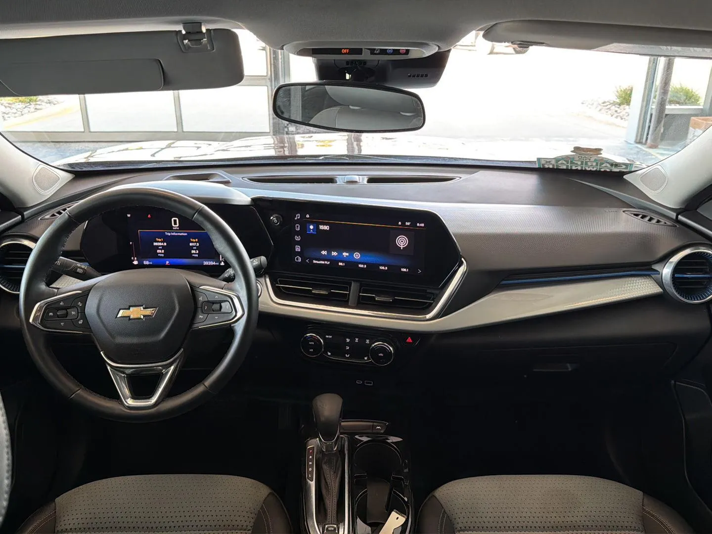 2025 Chevrolet Trax LT photo 14