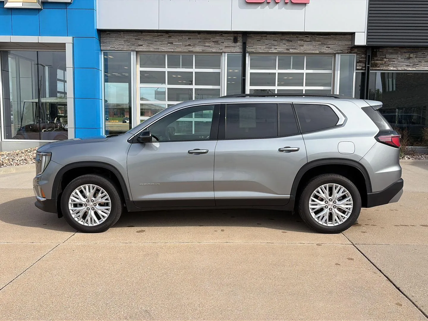 GMC Acadia photo 2