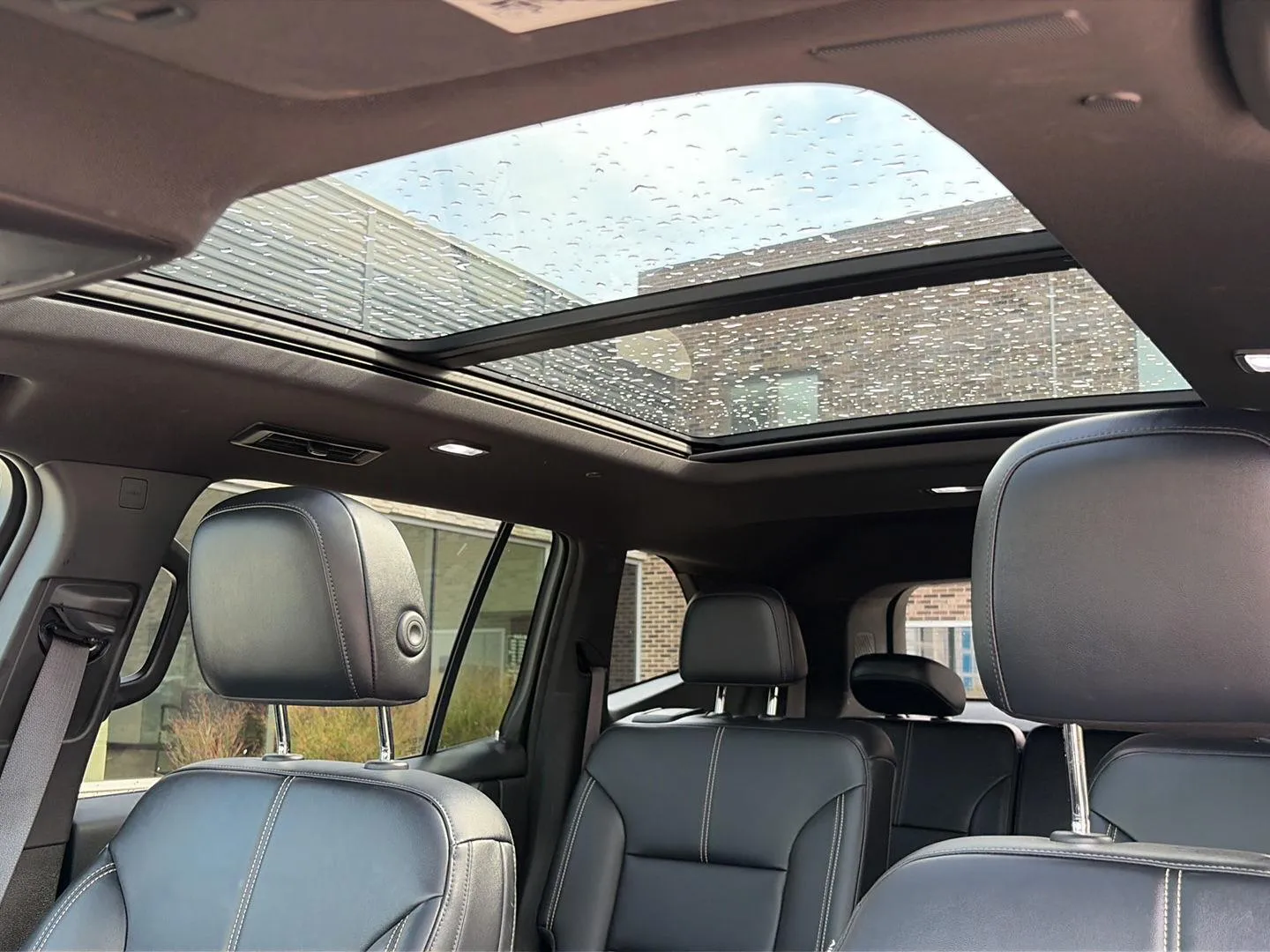 GMC Acadia photo 16