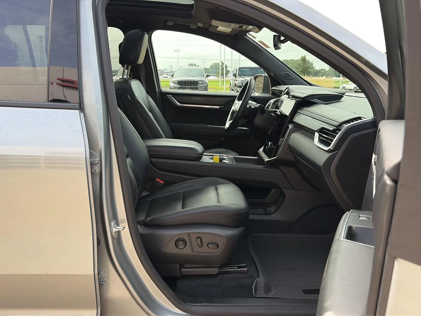 GMC Acadia photo 25