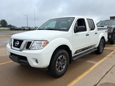 White 2017 Nissan Frontier SV V6 for sale in Boone, IA